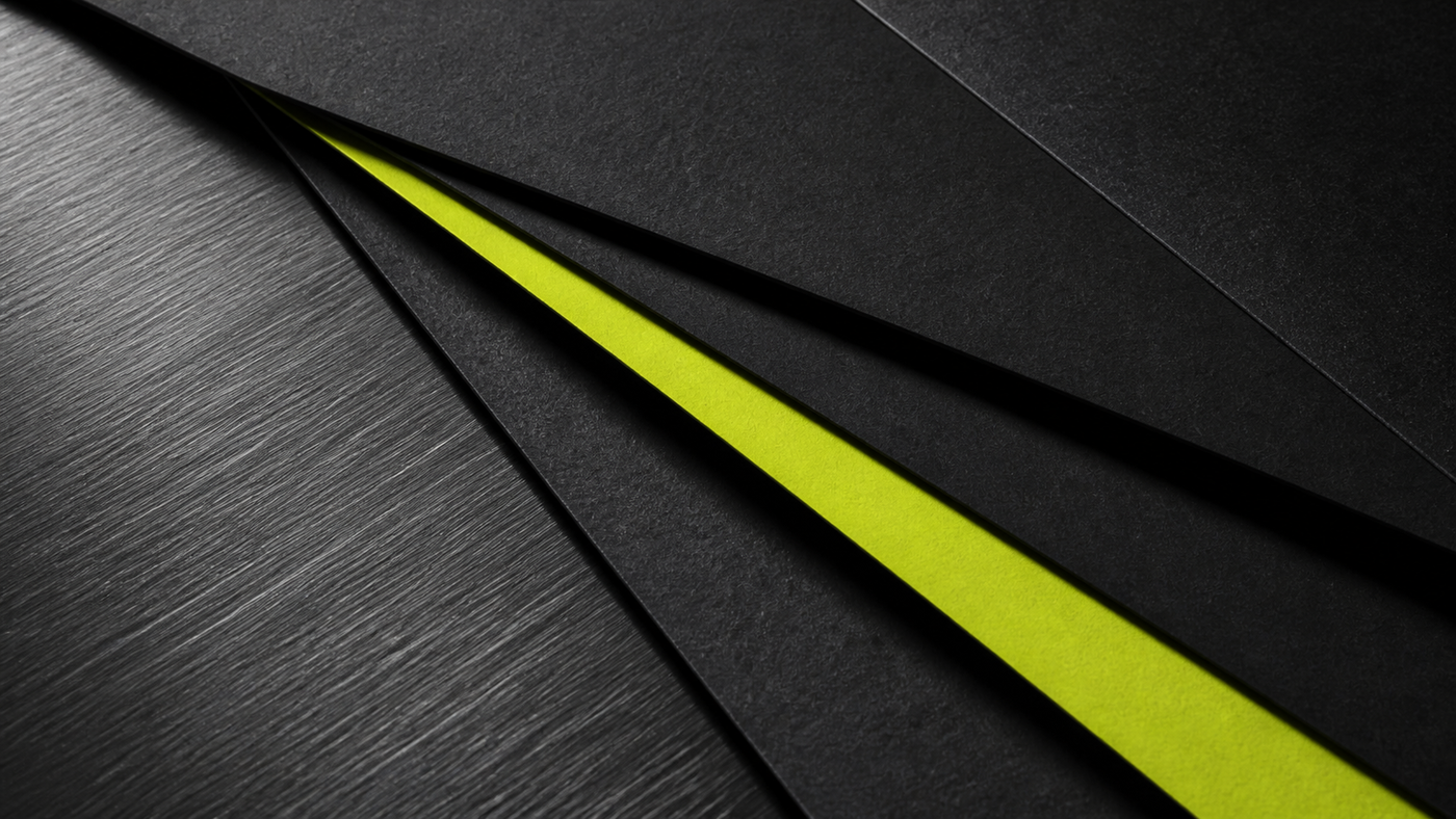 Layered graphite materials crossed by a precise chartreuse line